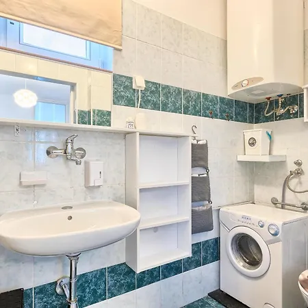 Nina 아파트 풀라