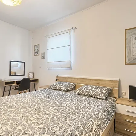 Nina 아파트 풀라